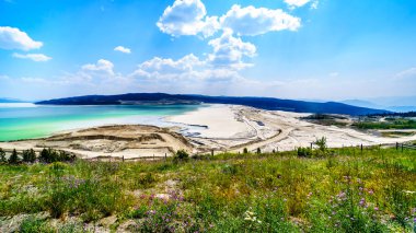 Ashcroft ve Highland gölden Logan arasındaki Highland Vadisi yol boyunca büyük bir tortu gölet bakır benim British Columbia, Kanada
