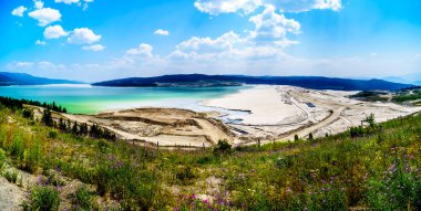 Ashcroft ve Highland gölden Logan arasındaki Highland Vadisi yol boyunca büyük bir tortu gölet bakır benim British Columbia, Kanada