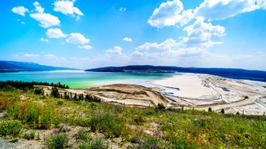 Ashcroft ve Highland gölden Logan arasındaki Highland Vadisi yol boyunca büyük bir tortu gölet bakır benim British Columbia, Kanada