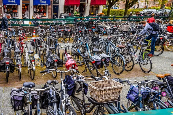 Paysage Typiquement Néerlandais Vélos Stationnés Dans Centre Vieille Ville Hanséatique — Photo