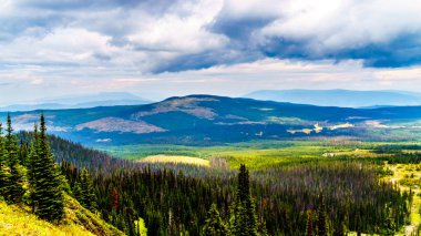 Tod dağ köyü Sun Peaks yakınındaki her bakıldığında Merkez İstanbul Shuswap dağlarında