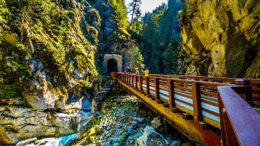 Oyulmuş Othello tünelleri Coquihalla kanyonda şimdilik bağlayan köprüler Kettle Vadisi Demiryolu umut kasaba, British Columbia, Kanada terk