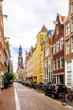 Amsterdam, Hollanda - 28 Eylül 2018: eski Merkezi, Amsterdam Anne Frank House karşısında Jordaan bölgesinde dar Bloemstraat