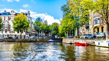Amsterdam, Hollanda - 28 Eylül 2018: Singelgracht (singel kanal) ve Leidsegracht (Leids kanalı) tarihi merkezi, Amsterdam
