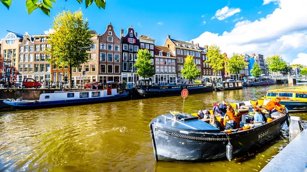 Amsterdam Hollanda Eylül 2018 Turist Kanal Tekne Bağlama Anne Frank — Stok fotoğraf