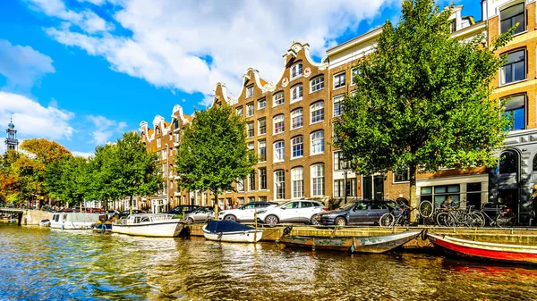 2018 オランダ アムステルダム アムステルダムの中心部の多くの歴史的な家屋と喜びボートそれと プリンセン 王子運河 — ストック写真