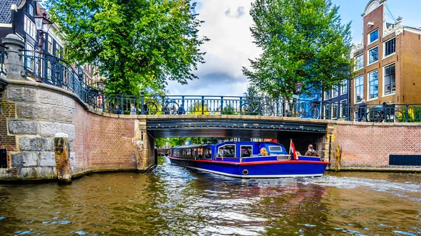 Canal Boat Bridge Entering Leidsegracht Leids Canal Prinsengracht Prince Canal — Stock Photo, Image