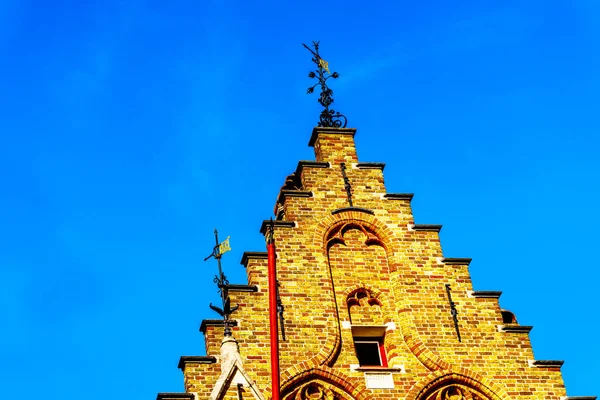 Stufengiebel Eines Historischen Backsteingebäudes Der Mittelalterlichen Stadt Brügge Belgien — Stockfoto