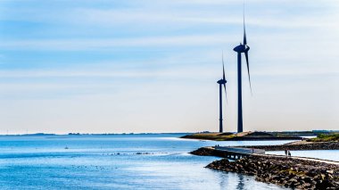 Delta inşaat fırtına dalgalanma bariyer Hollanda Zeeand ili Neeltje Jans adasında Oosterschelde girişi de rüzgar türbinleri 
