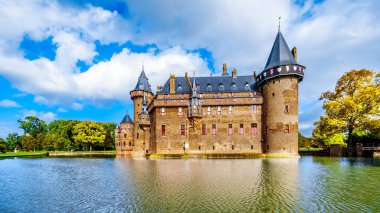Haarzuilens, Utrecht/Hollanda - 1 Ekim 2018: bir hendek tarafından çevrili muhteşem kale De Haar 14. yüzyılda kale tamamen yeniden yüzyıl sonlarında 19