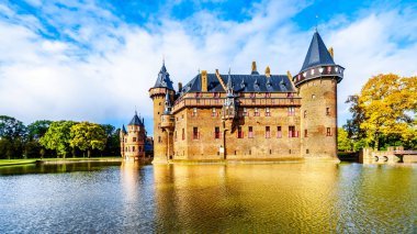 Haarzuilens, Utrecht/Hollanda - 1 Ekim 2018: bir hendek tarafından çevrili muhteşem kale De Haar 14. yüzyılda kale tamamen yeniden yüzyıl sonlarında 19