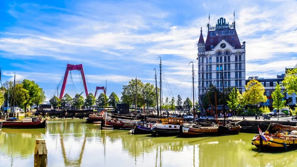ロッテルダム オランダ 2018 歴史的建造物や旧運河にロッテルダムの街の歴史的な運河のボート — ストック写真