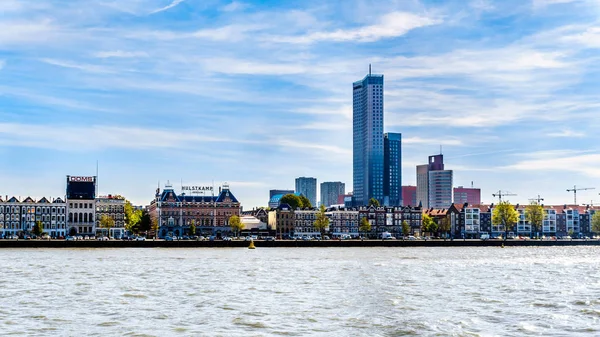 Rotterdam Nizozemsko Září 2018 Nieuwe Maas Řeky Moderní Mrakodrapy Vedle — Stock fotografie