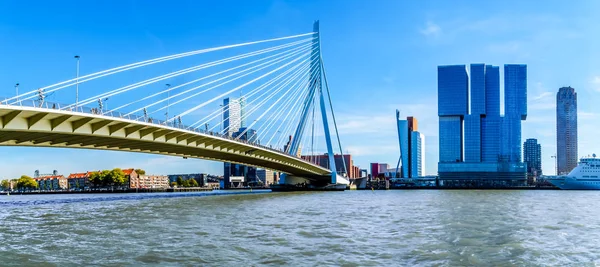 Rotterdam Netherlands September 2018 Moderna Arkitektoniska Hög Stiga Byggnaderna Vid — Stockfoto