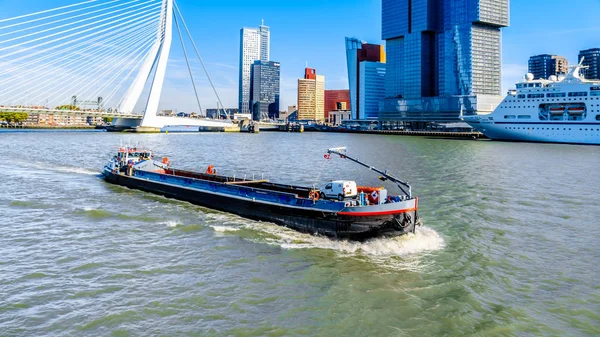 Rotterdam Nederländerna September 2018 Rhine Pråm Nieuwen Maas Med Erasmus — Stockfoto