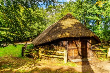 İl Gelderland Hollanda Veluwe bölgede bir thatched çatı ile tarihi Sheepfold
