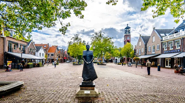 Bunschoten Spakenburg Nederland Oktober 2018 Standbeeld Van Een Vrouw Klederdracht — Stockfoto