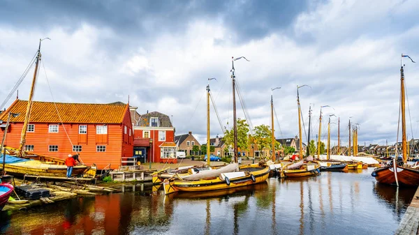 Bunschoten Spakenburgs 2018年10月2日 传统的木船 称为机器人 停泊在荷兰历史悠久的渔村 Bunschoten Spakenburg 的港口 — 图库照片