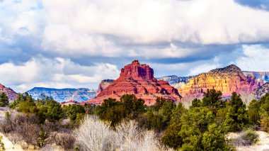 Red Rock yakınındaki kuzey Arizona içinde Coconino National Forest, Amerika Birleşik Devletleri Sedona'da city Bell Rock, adlı dağ.