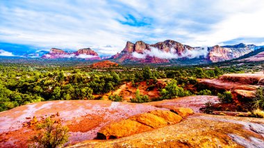 Kuzey Arizona içinde Coconino National Forest, Amerika Birleşik Devletleri Sedona'da şehri çevreleyen dağlar rock Lee dağ, Munds dağ ve diğer kırmızı