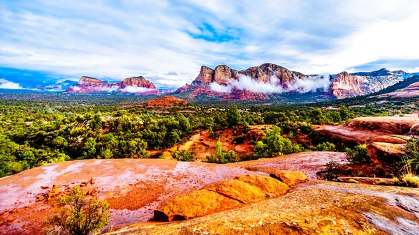 Kuzey Arizona içinde Coconino National Forest, Amerika Birleşik Devletleri Sedona'da şehri çevreleyen dağlar rock Lee dağ, Munds dağ ve diğer kırmızı
