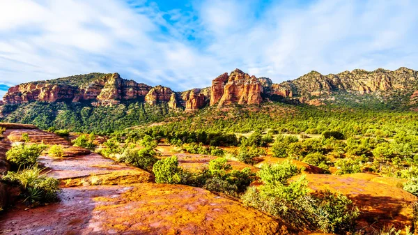 Cathedral Rock Other Red Rock Mountains Surrounding Town Sedona Northern — Stock Photo, Image