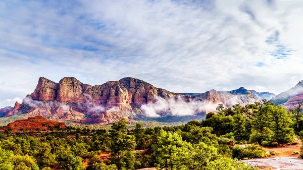 Kuzey Arizona içinde Coconino National Forest, Amerika Birleşik Devletleri Sedona'da şehri çevreleyen dağlar rock Lee dağ, Munds dağ ve diğer kırmızı