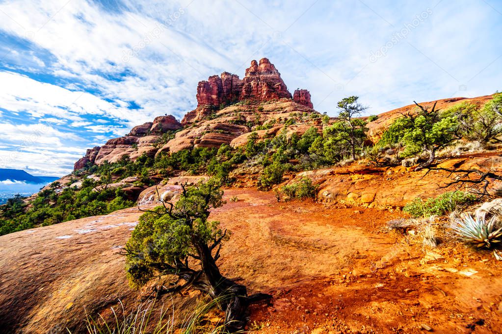 Bell Rock, one of the famous red rocks between the Village of Oak Creek and Sedona in northern Arizona's Coconino National Forest, United States of America