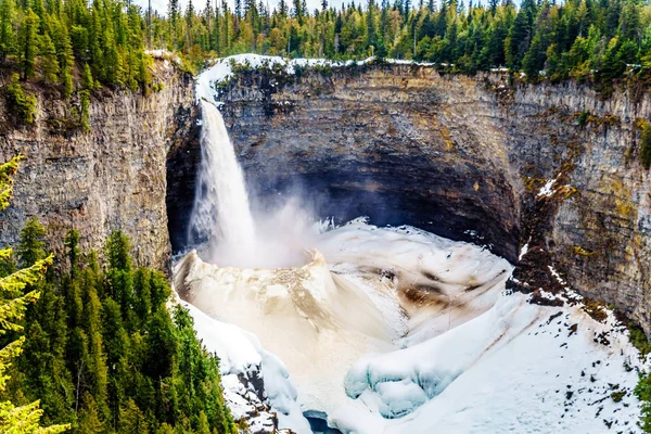 Espectacular Cono Hielo Nieve Invierno Fondo Helmcken Falls Río Murtle —  Fotos de Stock