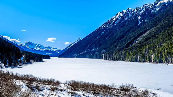 Lago Duffey Congelado Los Picos Nevados Alrededor Del Lago Monte — Foto de Stock