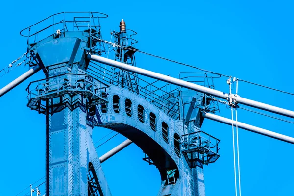 Верхний Поперечный Луч Одной Заклепанных Стальных Башен Моста Лайонс Гейт — стоковое фото