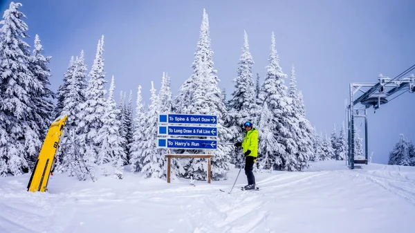 Sun Peaks British Columbia Canada March 2015 Senior Man Skier — Stock Photo, Image