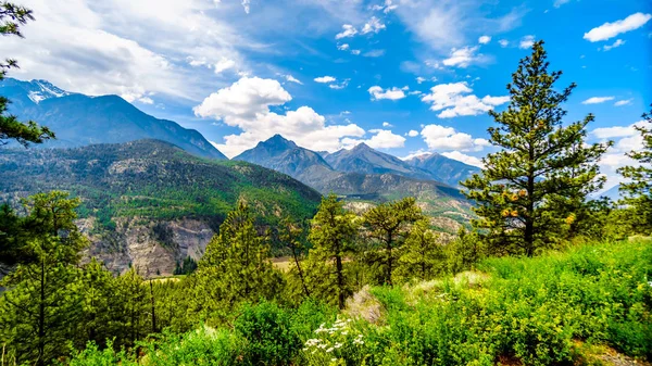 Rugged Mountains Fraser River Lytton Lillooet Highway Highway Follows River — Stock Photo, Image