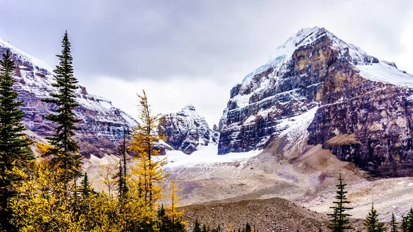 View Peaks Rocky Mountains Plain Six Glaciers Victoria Glacier Viewed — Stock Photo, Image