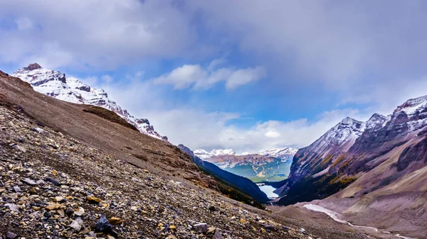Vista Las Montañas Que Rodean Las Morrenas Del Glaciar Victoria —  Fotos de Stock