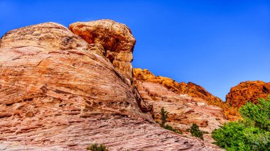 Las Vegas, Nevada, ABD yakınlarındaki Red Rock Canyon Ulusal Koruma alanı Guardian Angel Peak Trail üzerinde engebeli kırmızı Sandstone Rocks görünümü