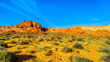 Nevada, Abd Fire State Park Vadisi'nde Rainbow Vista Trail Üzerinde Sunrise Renkli Kumtaşı Dağları üzerinde Gündoğumu