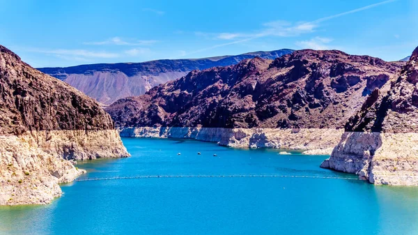 Colorado Nehri ve Nevada ve Arizona eyaletlerinin sınırında Siyah Kanyon Hoover Barajı inşaatı tarafından oluşturulan Mead Gölü düşük su seviyesi,