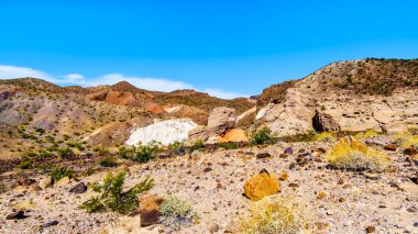 Lake Mead Ulusal Rekreasyon Alanı Northshore Road Sr167 boyunca Sağlam ve Renkli Dağlar Nevada Boulder City ve Overton arasında yarı çöl manzara ile çalışır, ABD
