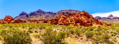 Lake Mead Ulusal Rekreasyon Alanı Northshore Road Sr167 boyunca Sağlam ve Renkli Dağlar Nevada Boulder City ve Overton arasında yarı çöl manzara ile çalışır, ABD