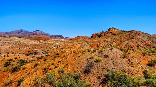 Lake Mead Ulusal Rekreasyon Alanı Northshore Road Sr167 boyunca Sağlam ve Renkli Dağlar Nevada Boulder City ve Overton arasında yarı çöl manzara ile çalışır, ABD
