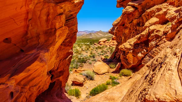 Lake Mead Ulusal Rekreasyon Alanı Northshore Road Sr167 boyunca Rugged Red Rocks Nevada Boulder City ve Overton arasında yarı çöl manzara ile çalışır, ABD