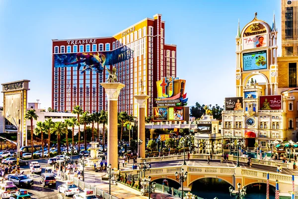 Las Vegas Nevada Usa Czerwca 2019 Kurorty Kasyna Wzdłuż Ruchliwej — Zdjęcie stockowe