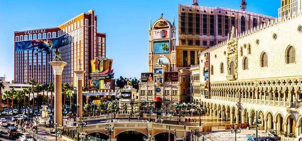 Las Vegas Nevada Usa Czerwca 2019 Kurorty Kasyna Wzdłuż Ruchliwej — Zdjęcie stockowe