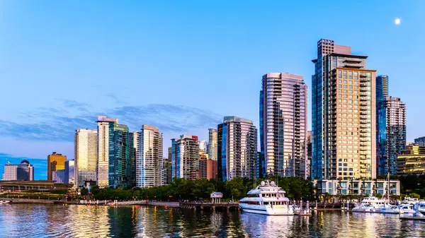 Vancouver British Columbia Kanada Július 2019 Napnyugta Felett Magas Emelkedik — Stock Fotó