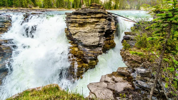 Athabasca Falls Water Athabasca River Pours Hard Quartzite Layer Softer — Stock Photo, Image