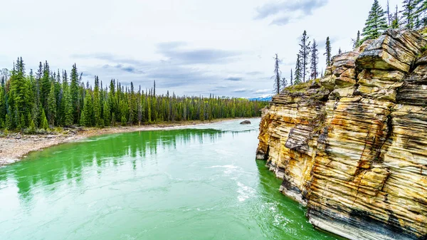 Ήσυχα Γαλαζοπράσινα Νερά Του Ποταμού Athabasca Αμέσως Μετά Τους Καταρράκτες — Φωτογραφία Αρχείου
