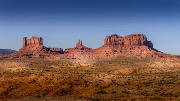 Torenhoge Zandsteen Mitten Buttes Mesas Van Navajo Nation Monument Valley — Stockfoto