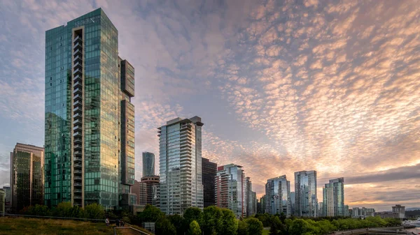 Vancouver Kanada Juli 2020 Sonnenuntergang Über Den High Rise Condominium — Stockfoto