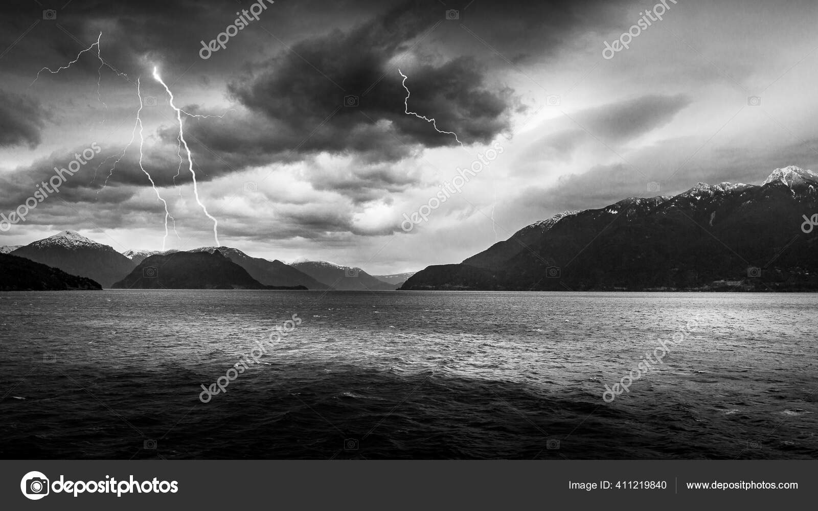Black White Photo Dark Clouds Lightning Strikes Ferry Ride Horseshoe Stock Photo Image By C Harrybeugelink Gmail Com